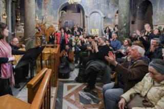 Φως μέσα στο σκοτάδι της μισαλλοδοξίας